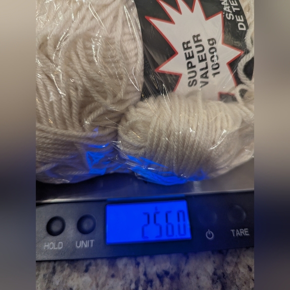 Red Heart Comfort Yarn in Cream 256g - Picture 6 of 8